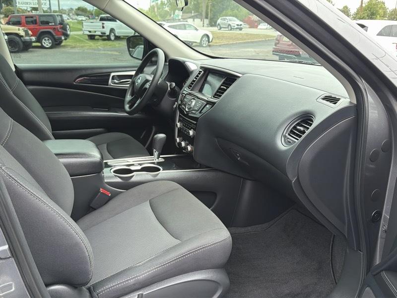 Nissan Pathfinder S 2020
