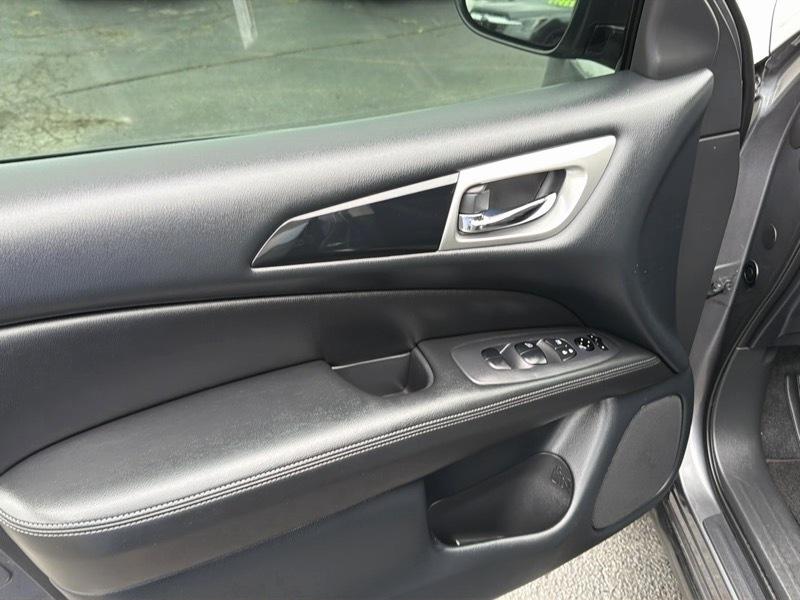 Nissan Pathfinder S 2020