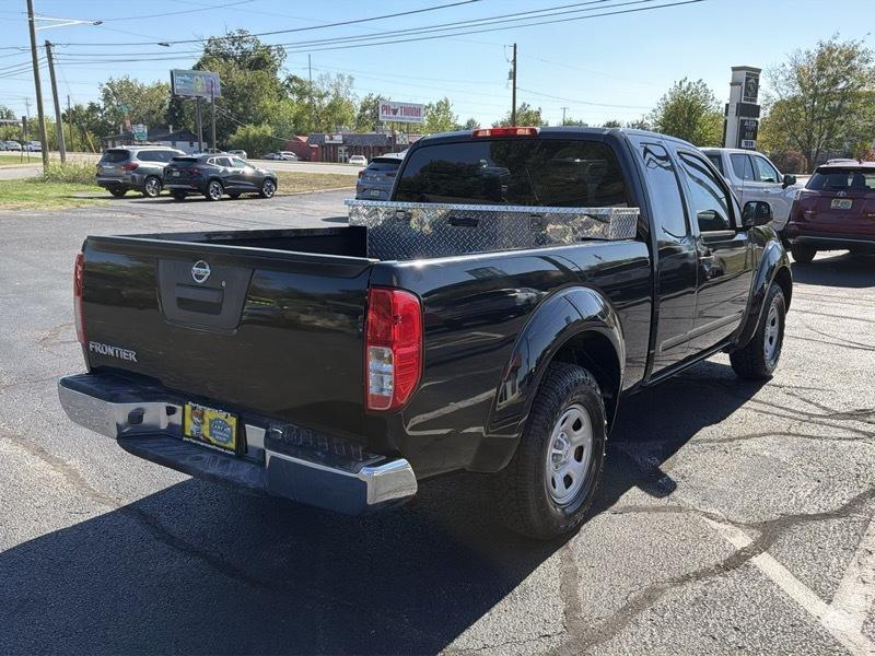 Nissan Frontier S King Cab I4 5AT 2WD 2016
