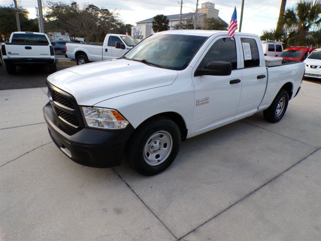 RAM 1500 Tradesman 4x2 Quad Cab 6'4" Box 2018
