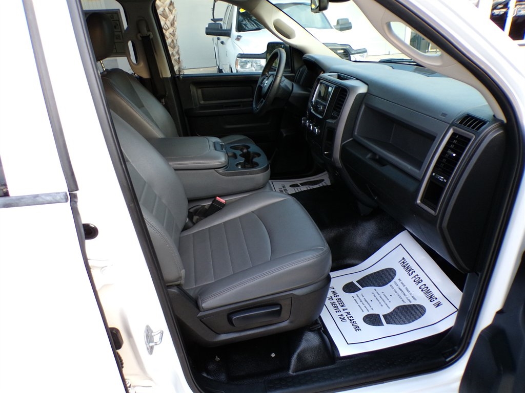 RAM 1500 Tradesman 4x2 Quad Cab 6'4" Box 2018