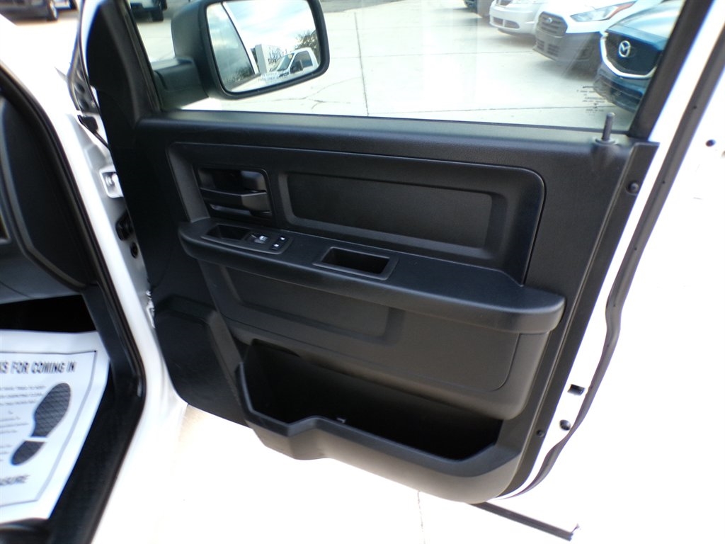 RAM 1500 Tradesman 4x2 Quad Cab 6'4" Box 2018