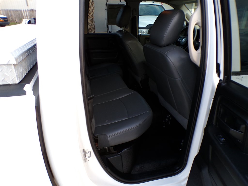 RAM 1500 Tradesman 4x2 Quad Cab 6'4" Box 2018