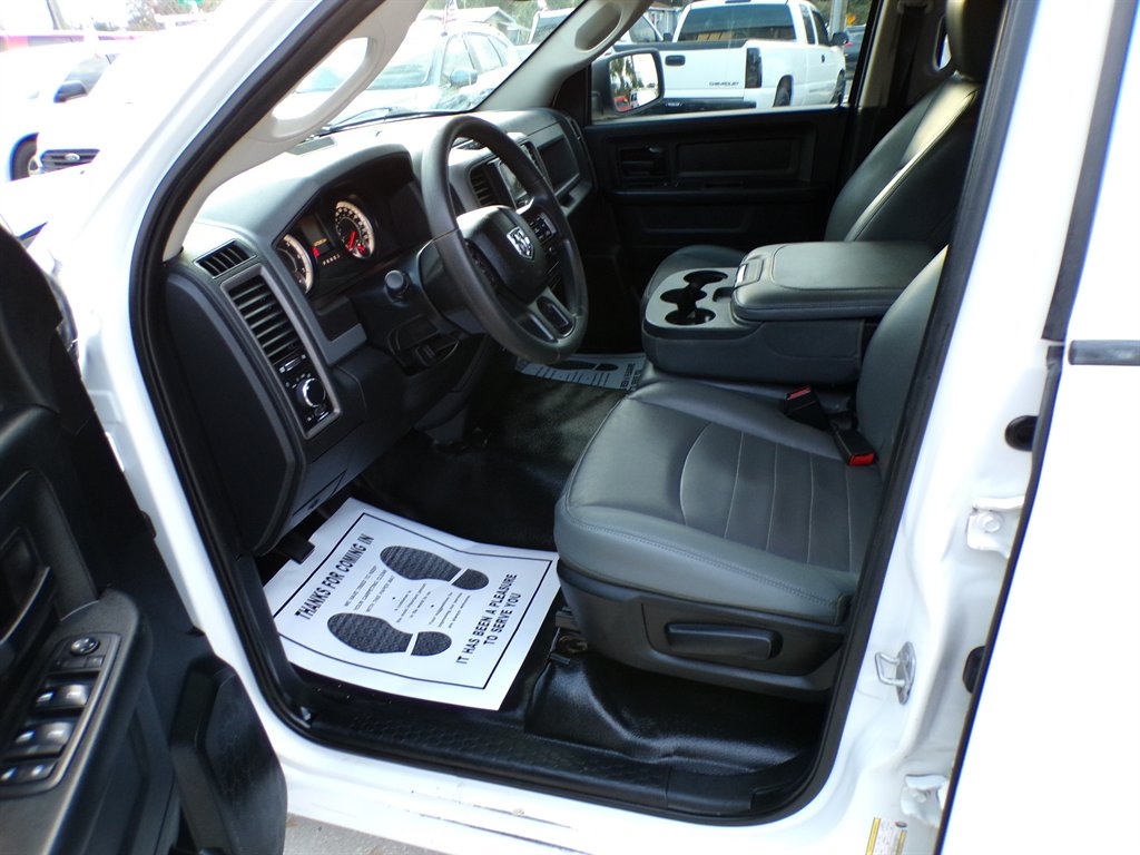 RAM 1500 Tradesman 4x2 Quad Cab 6'4" Box 2018