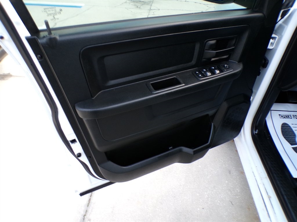 RAM 1500 Tradesman 4x2 Quad Cab 6'4" Box 2018