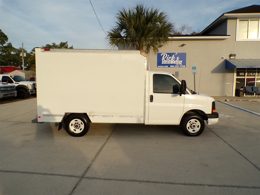 2008 GMC Savana's photo