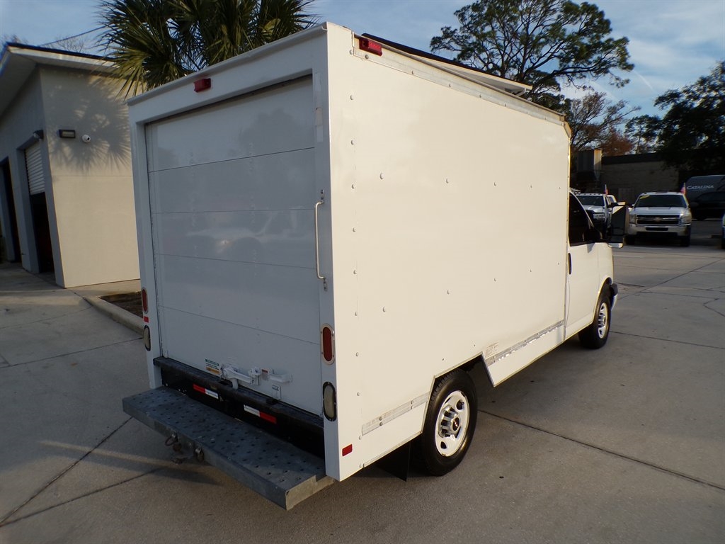 GMC Savana Cutaway 139" WB 9E9 SRW 2008