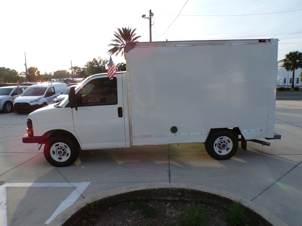 GMC Savana Cutaway 139" WB 9E9 SRW 2008