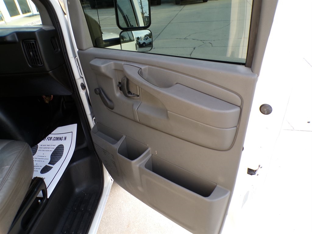 GMC Savana Cutaway 139" WB 9E9 SRW 2008