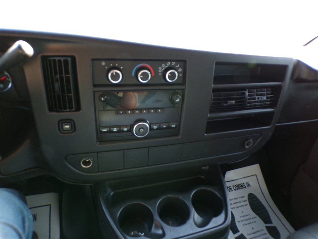 GMC Savana Cutaway 139" WB 9E9 SRW 2008