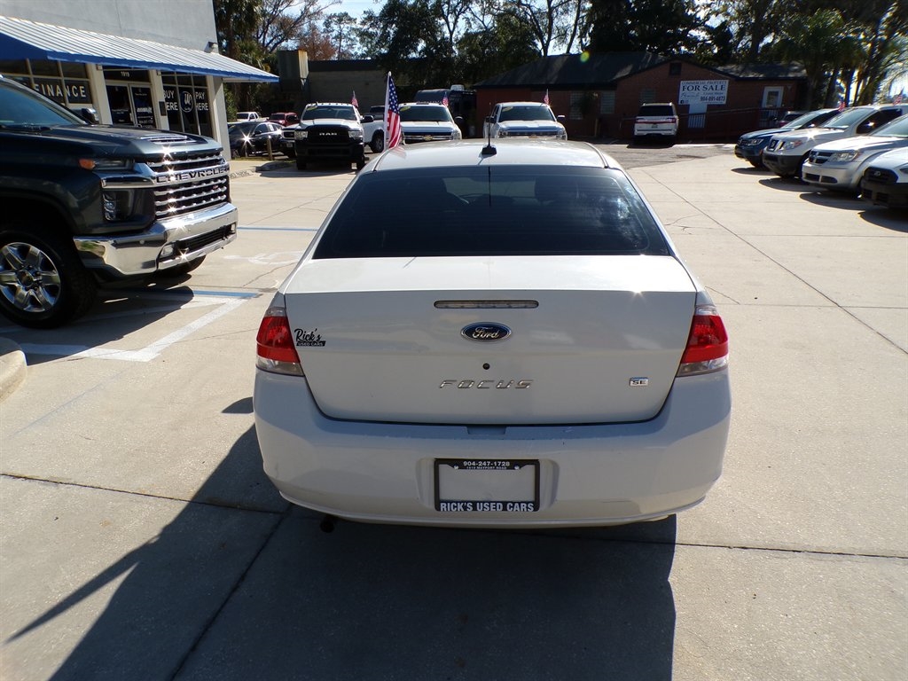 Ford Focus 4dr Sdn SE 2009