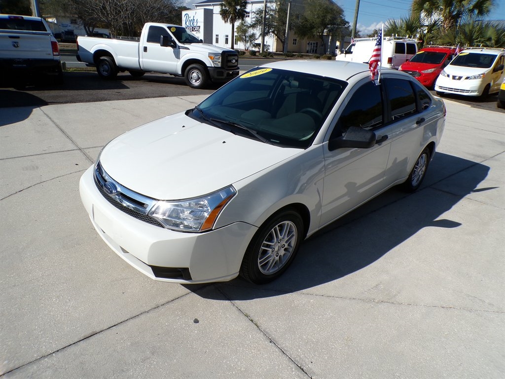 Ford Focus 4dr Sdn SE 2009