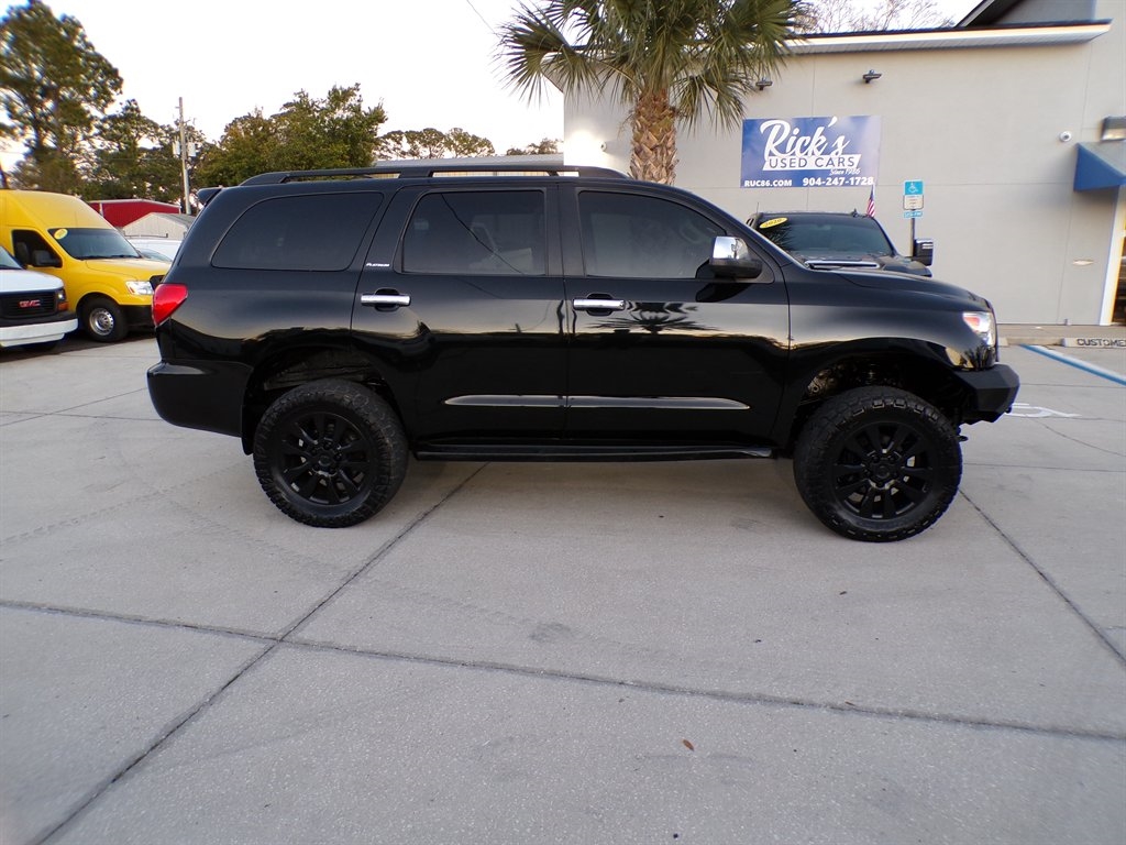 Toyota Sequoia 4WD LV8 6-Spd AT Platinum (Natl) 2011