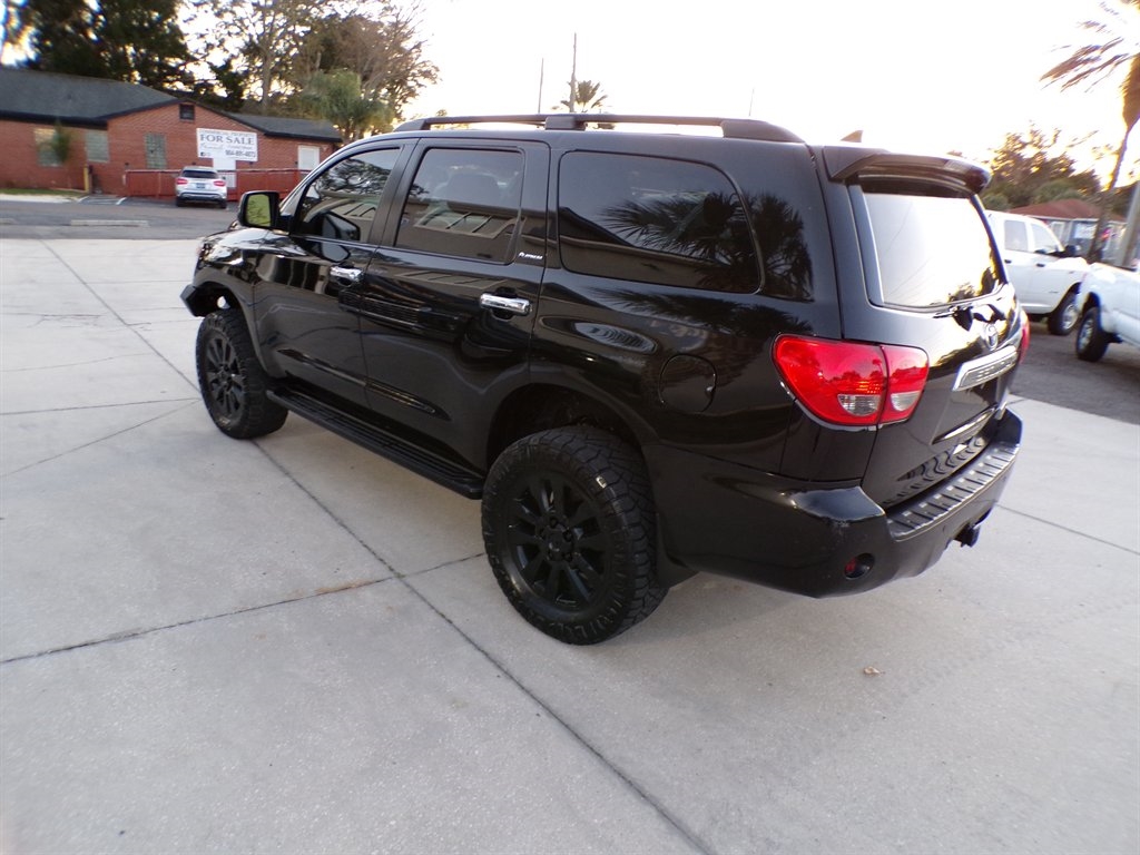 Toyota Sequoia 4WD LV8 6-Spd AT Platinum (Natl) 2011