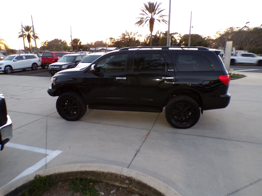 Toyota Sequoia 4WD LV8 6-Spd AT Platinum (Natl) 2011