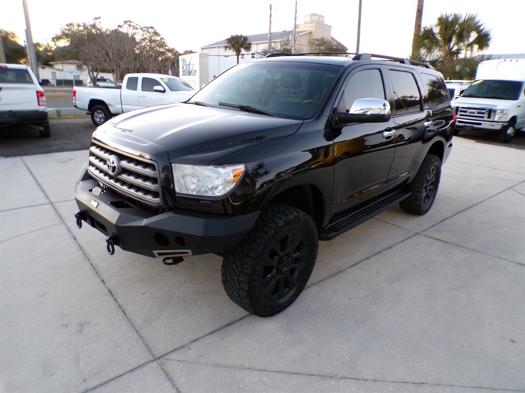 Toyota Sequoia 4WD LV8 6-Spd AT Platinum (Natl) 2011