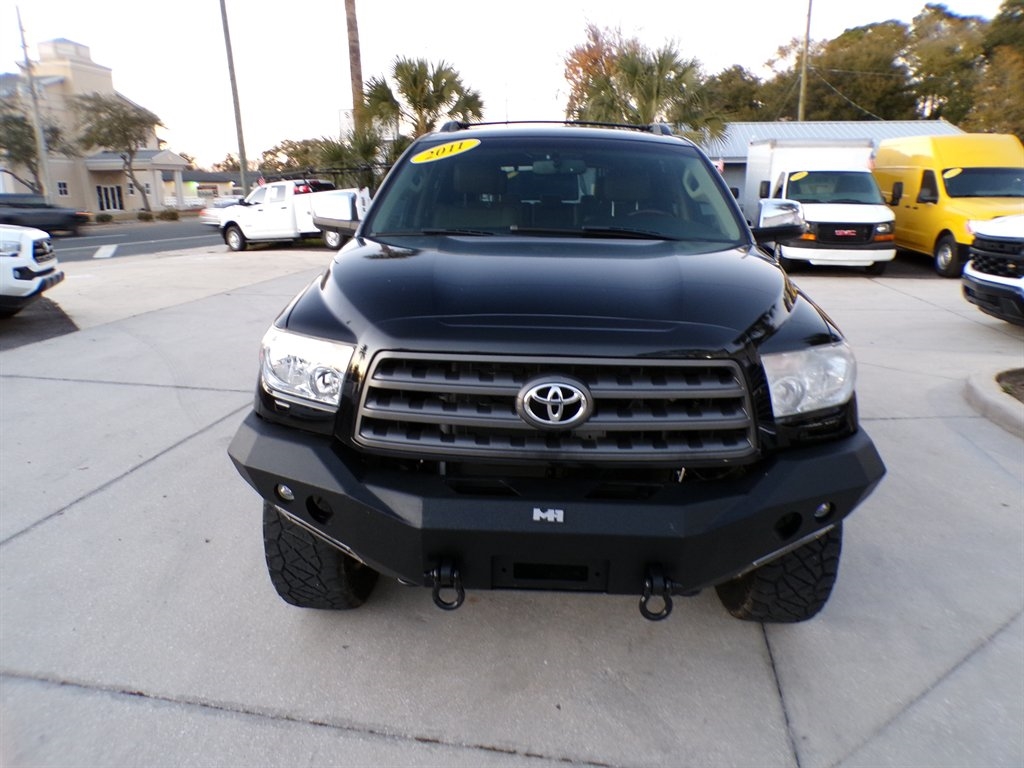 Toyota Sequoia 4WD LV8 6-Spd AT Platinum (Natl) 2011