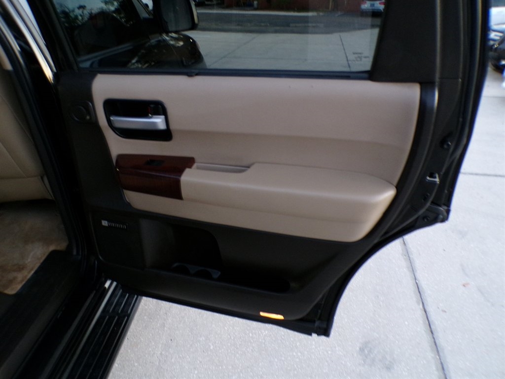 Toyota Sequoia 4WD LV8 6-Spd AT Platinum (Natl) 2011