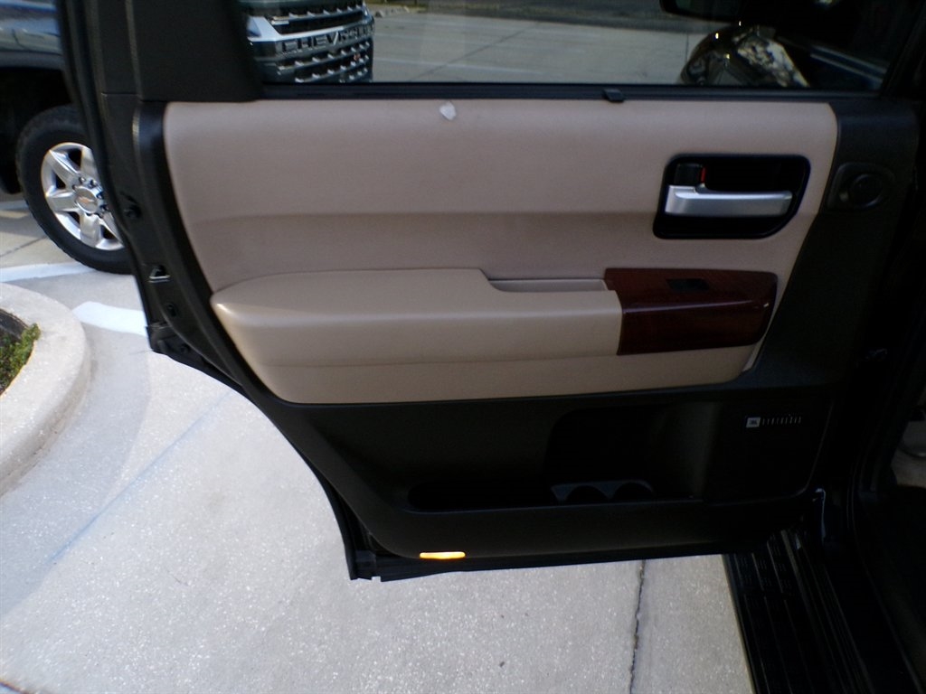 Toyota Sequoia 4WD LV8 6-Spd AT Platinum (Natl) 2011