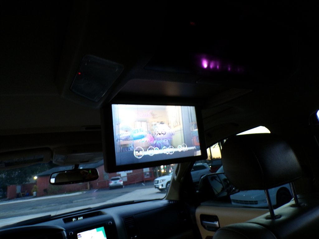 Toyota Sequoia 4WD LV8 6-Spd AT Platinum (Natl) 2011