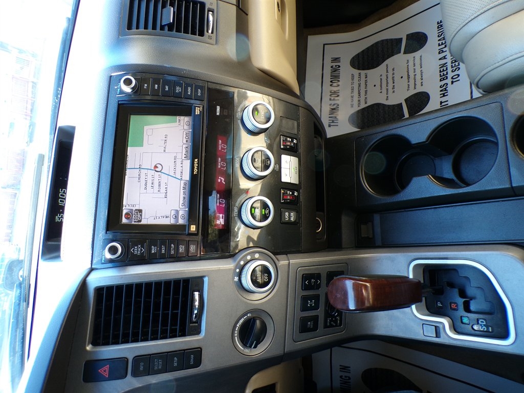 Toyota Sequoia 4WD LV8 6-Spd AT Platinum (Natl) 2011