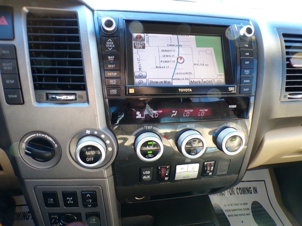 Toyota Sequoia 4WD LV8 6-Spd AT Platinum (Natl) 2011