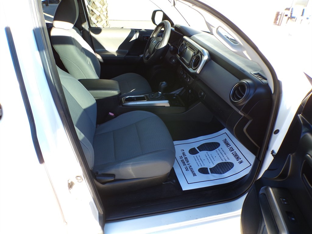 Toyota Tacoma 2WD Access Cab V6 AT SR5 (Natl) 2016