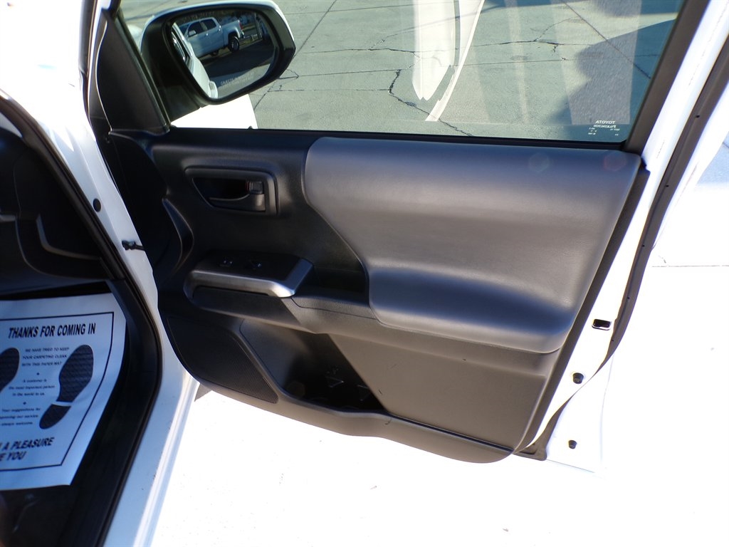 Toyota Tacoma 2WD Access Cab V6 AT SR5 (Natl) 2016