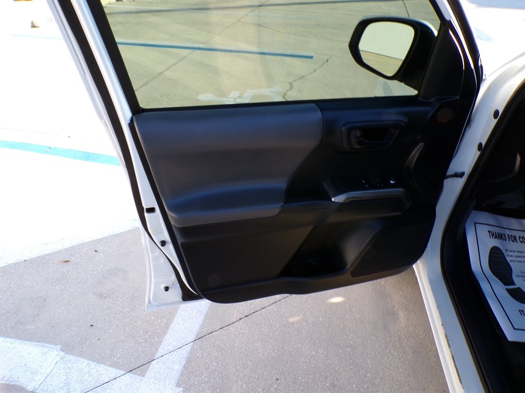 Toyota Tacoma 2WD Access Cab V6 AT SR5 (Natl) 2016