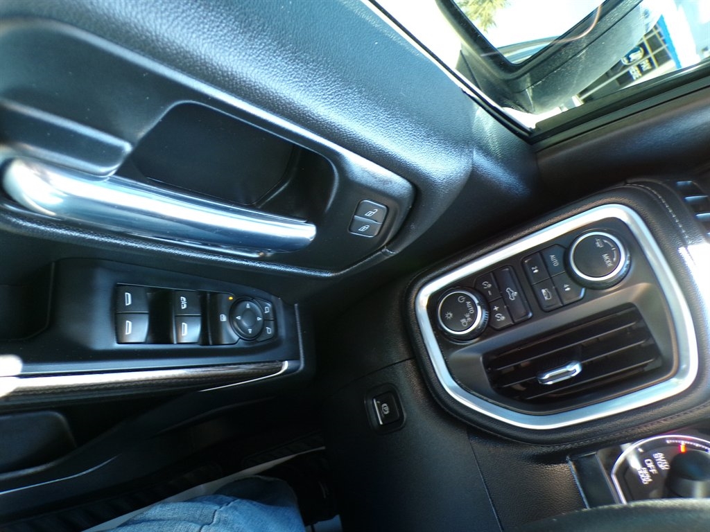 Chevrolet Silverado 1500 4WD Crew Cab 147" LT 2020