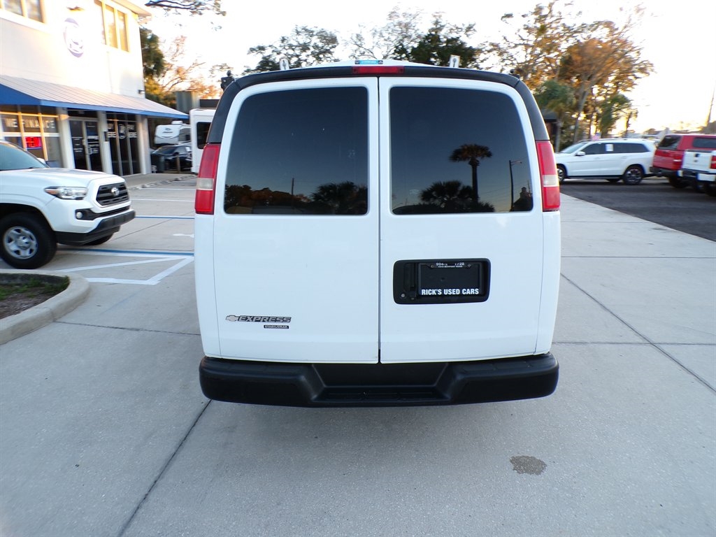 Chevrolet Express Cargo Van RWD 2500 135" 2016