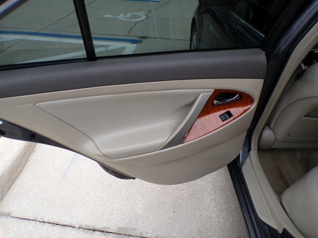 Toyota Camry 4dr Sdn V6 Auto XLE (Natl) 2009