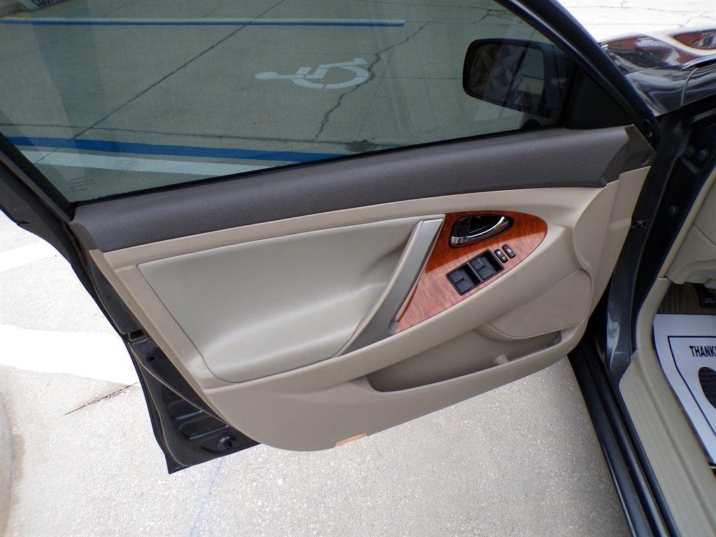 Toyota Camry 4dr Sdn V6 Auto XLE (Natl) 2009