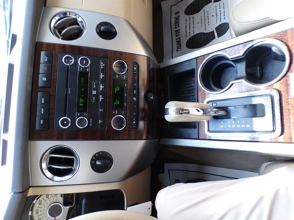 Ford Expedition EL 4WD 4dr King Ranch 2014