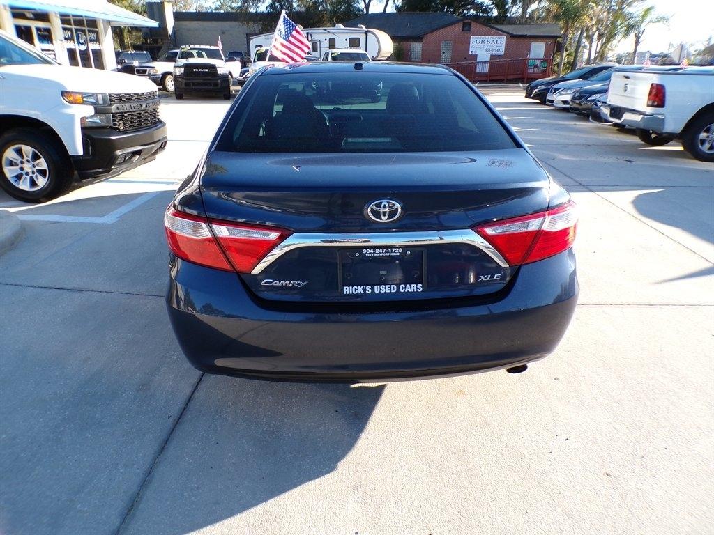 Toyota Camry XLE Auto (Natl) 2017