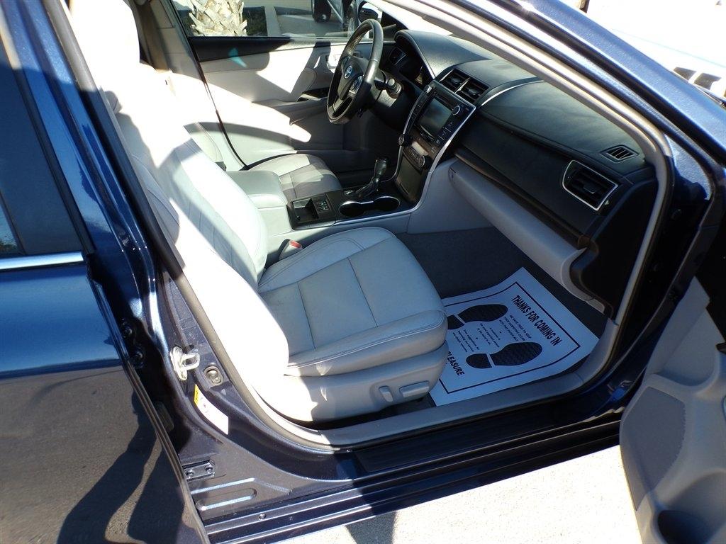 Toyota Camry XLE Auto (Natl) 2017