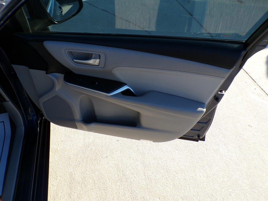 Toyota Camry XLE Auto (Natl) 2017