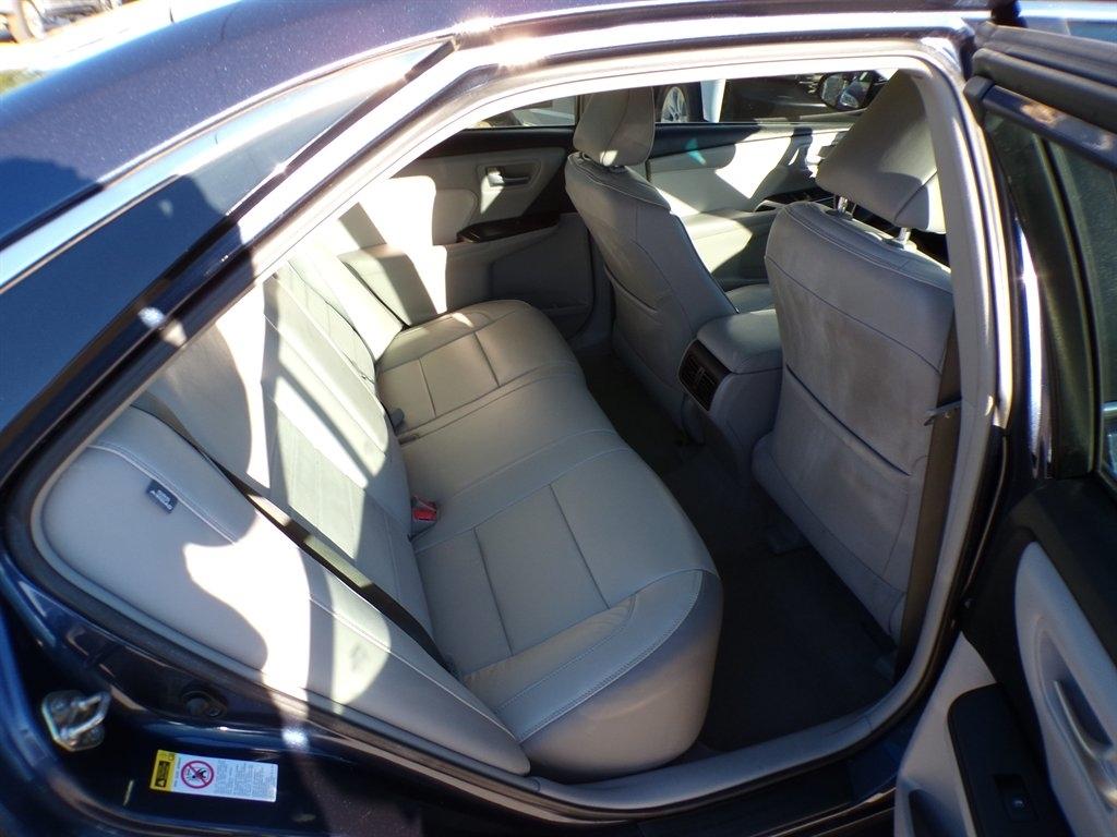 Toyota Camry XLE Auto (Natl) 2017