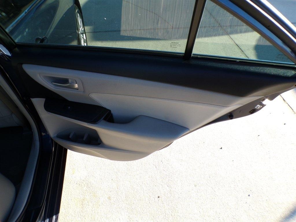 Toyota Camry XLE Auto (Natl) 2017