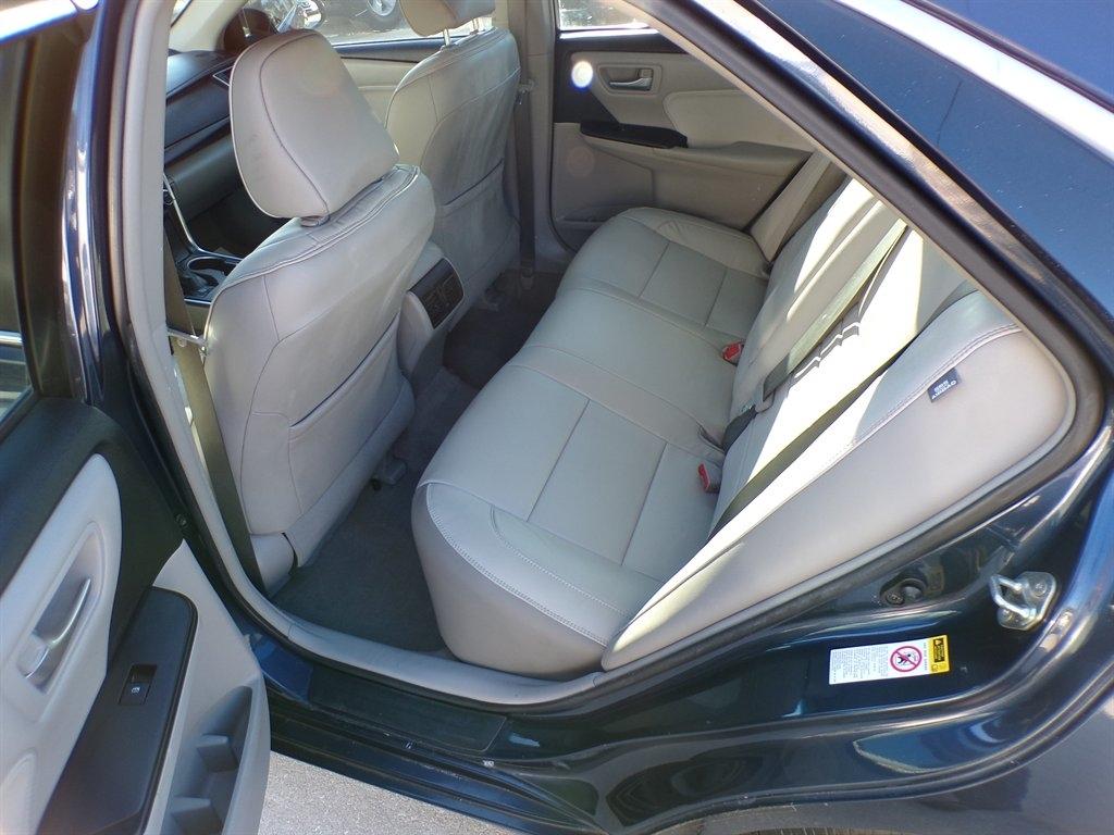 Toyota Camry XLE Auto (Natl) 2017