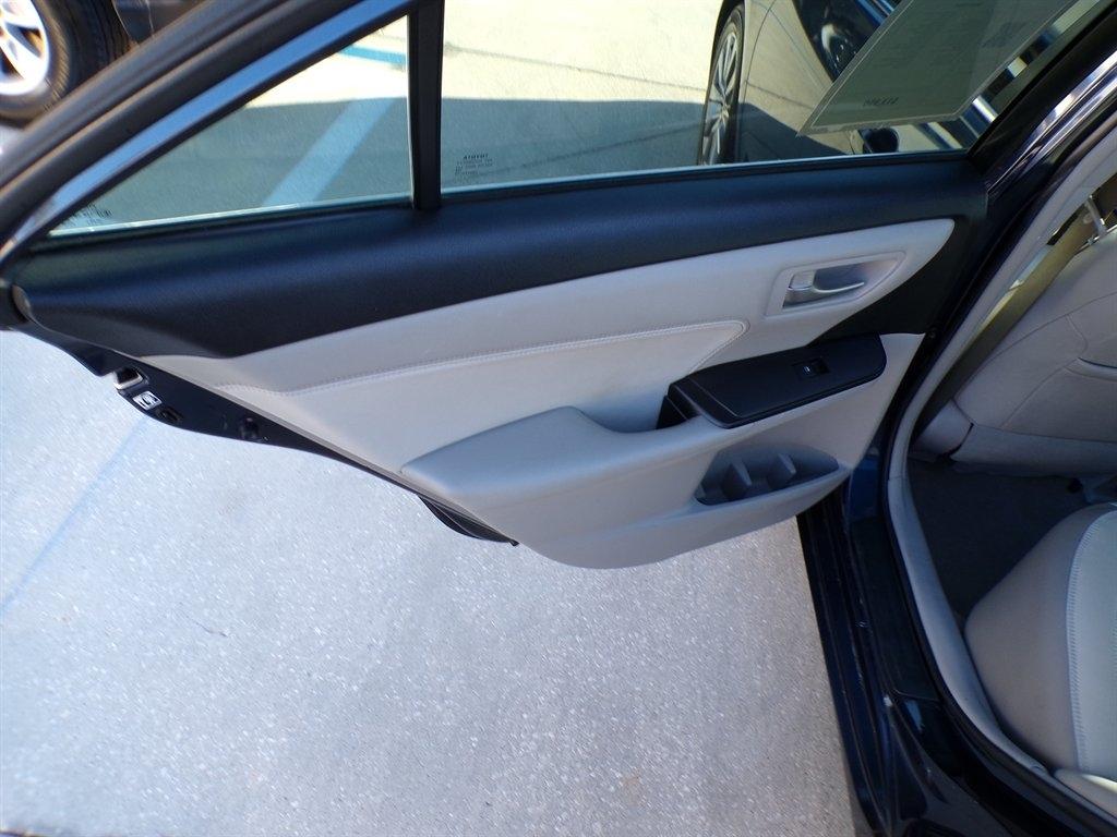 Toyota Camry XLE Auto (Natl) 2017