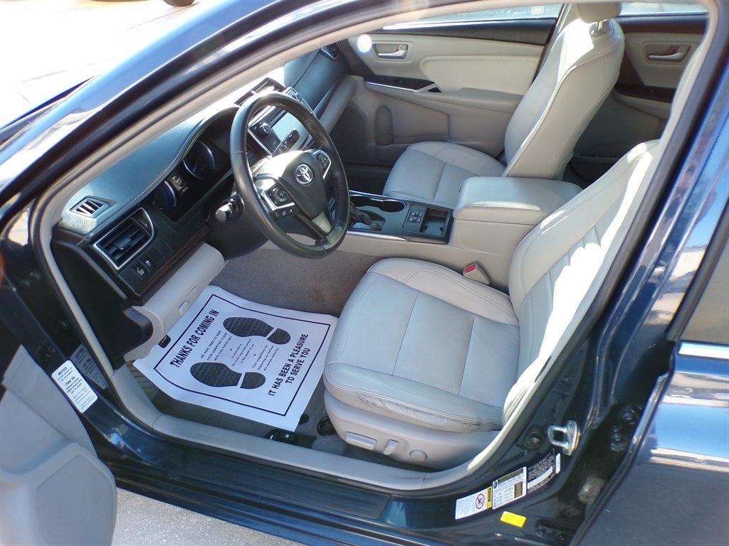 Toyota Camry XLE Auto (Natl) 2017