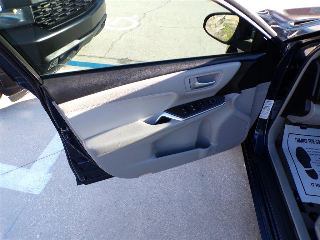 Toyota Camry XLE Auto (Natl) 2017