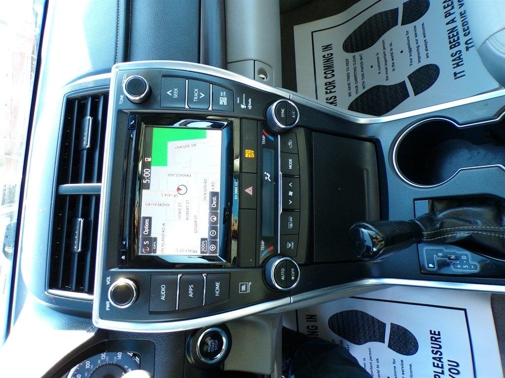 Toyota Camry XLE Auto (Natl) 2017