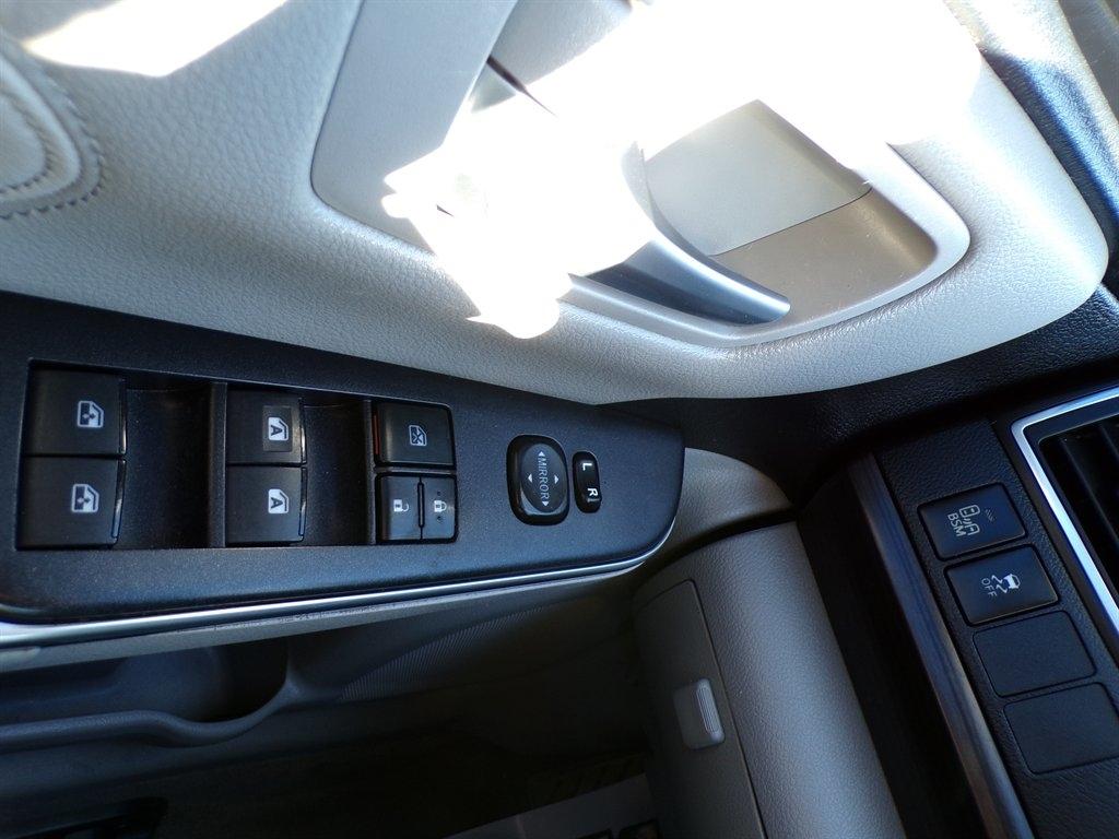 Toyota Camry XLE Auto (Natl) 2017