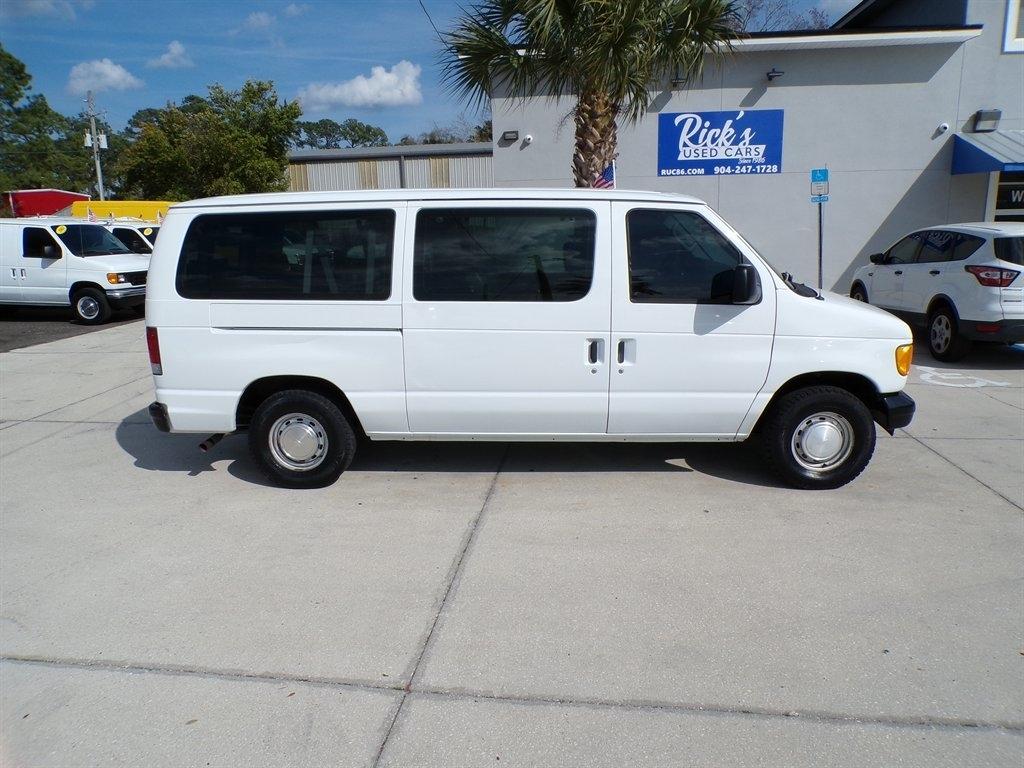 Ford Econoline Wagon E-150 XL 2003
