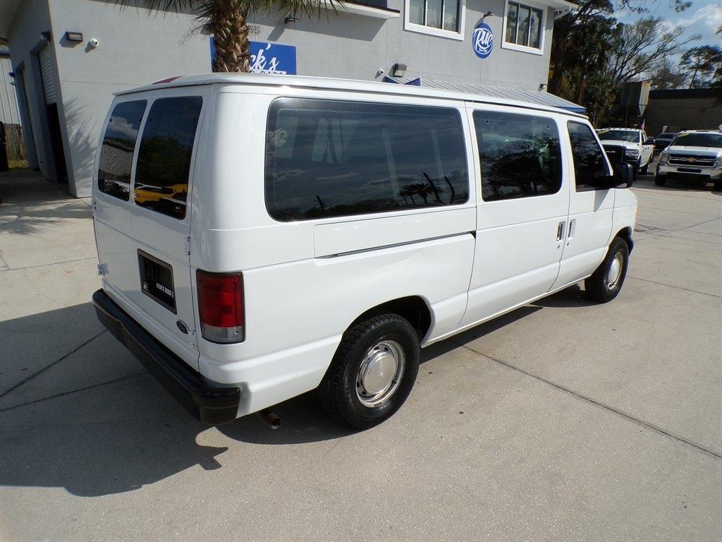 Ford Econoline Wagon E-150 XL 2003