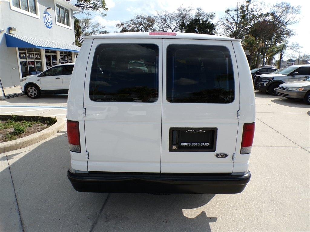 Ford Econoline Wagon E-150 XL 2003