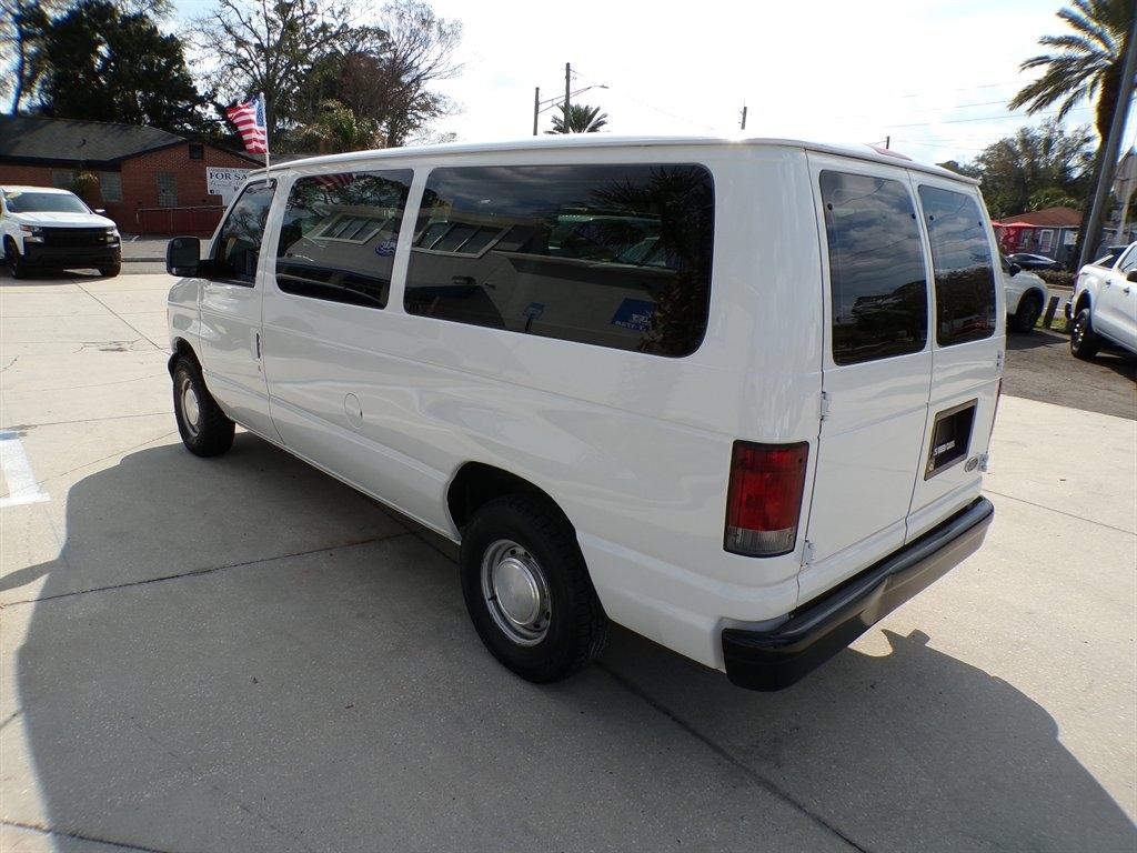 Ford Econoline Wagon E-150 XL 2003