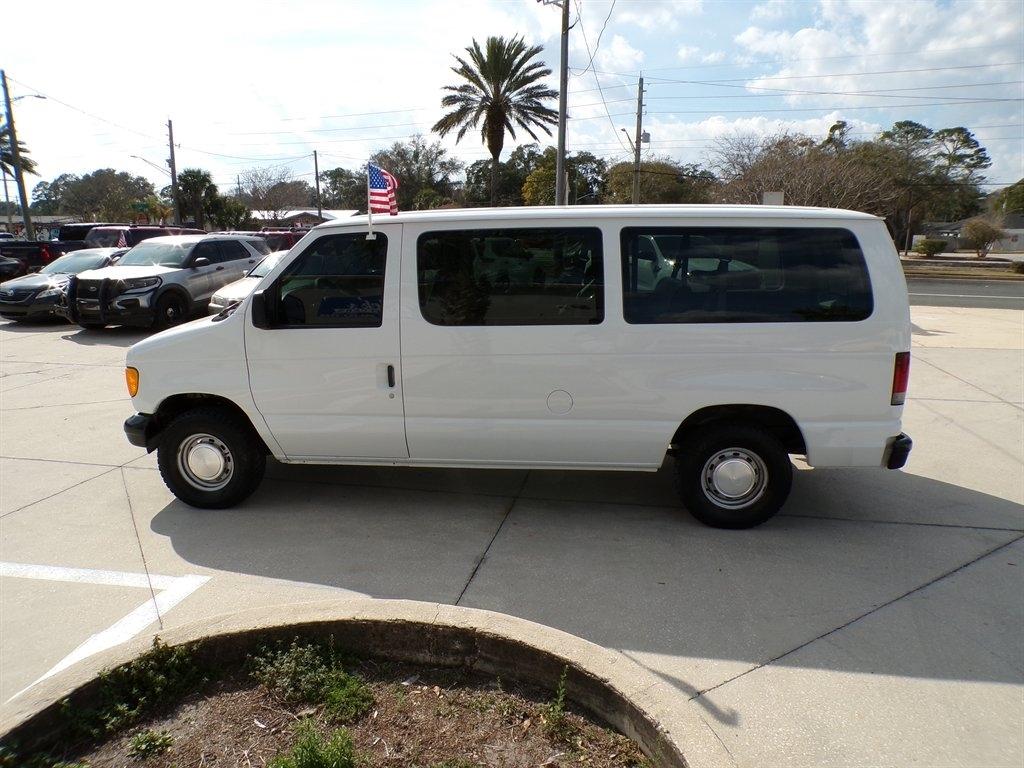 Ford Econoline Wagon E-150 XL 2003